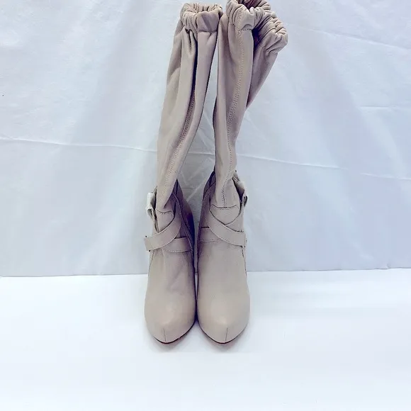 NEW Ivory Leather Heel Boots Size: 6