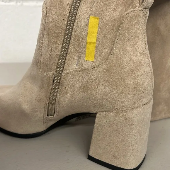 New Jeffrey Campbell sz8 cream tan nude high boots soft hot lava heeled stretch