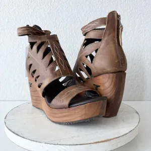 NEW Lane Boots BECCA Womens Brown Wedges Size 10 Western Sandals Cowgirl Leather