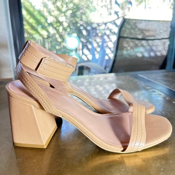 NEW Linea Paolo Womens Strappy Block Heel Sandals Dressy Designer Nude Brown 8.5