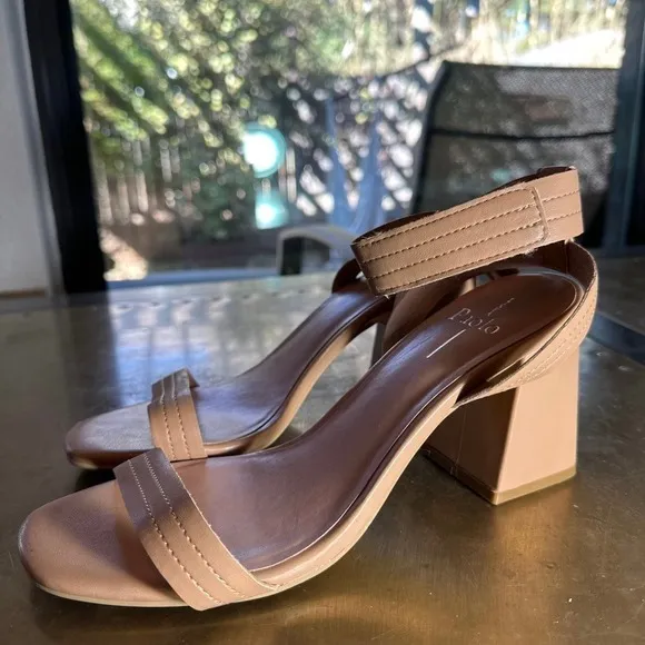 NEW Linea Paolo Womens Strappy Block Heel Sandals Dressy Designer Nude Brown 8.5