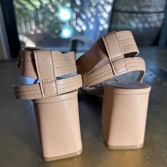 NEW Linea Paolo Womens Strappy Block Heel Sandals Dressy Designer Nude Brown 8.5