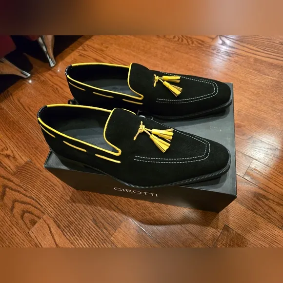 New Mens Girotti black suede loafers with yellow trim and tassels, size 12