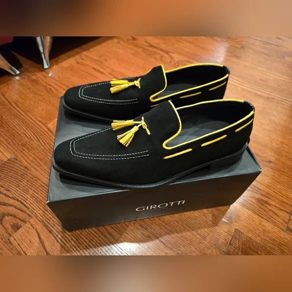 New Mens Girotti black suede loafers with yellow trim and tassels, size 12