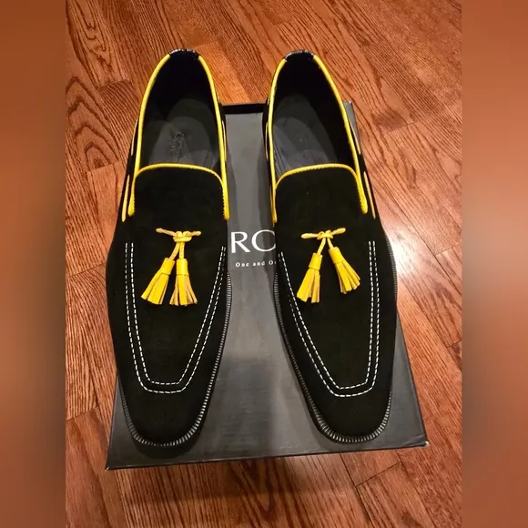 New Mens Girotti black suede loafers with yellow trim and tassels, size 12