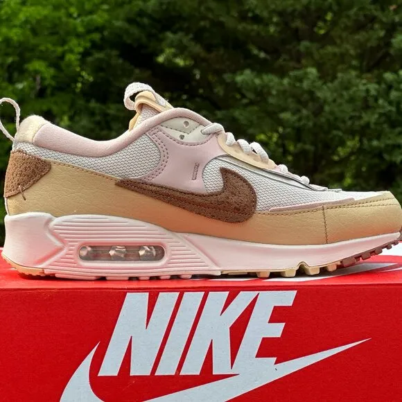 NEW Nike Air Max 90 Futura Casual Sneaker - Size Womens 9