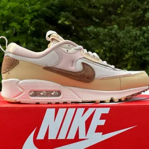 NEW Nike Air Max 90 Futura Casual Sneaker - Size Womens 9