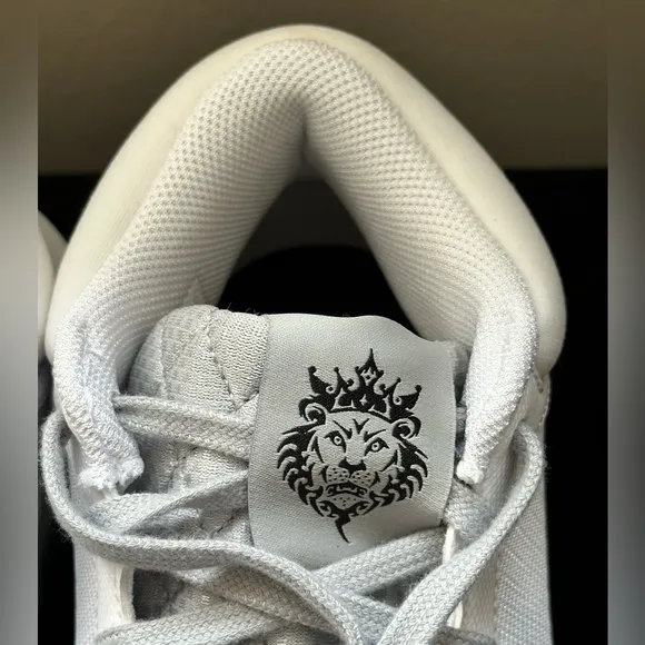 NEW Nike White / Black Lebron Witness 8 Casual Sneaker - US Size M 8.5 | W 10