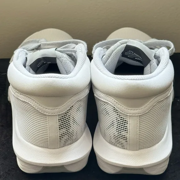 NEW Nike White / Black Lebron Witness 8 Casual Sneaker - US Size M 8.5 | W 10