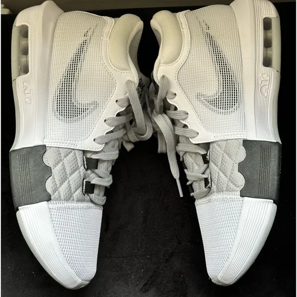 NEW Nike White / Black Lebron Witness 8 Casual Sneaker - US Size M 8.5 | W 10