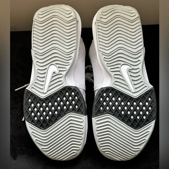 NEW Nike White / Black Lebron Witness 8 Casual Sneaker - US Size M 8.5 | W 10