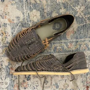 NEW old stock vintage mens huarache lace strappy Jesus sandals 10.5