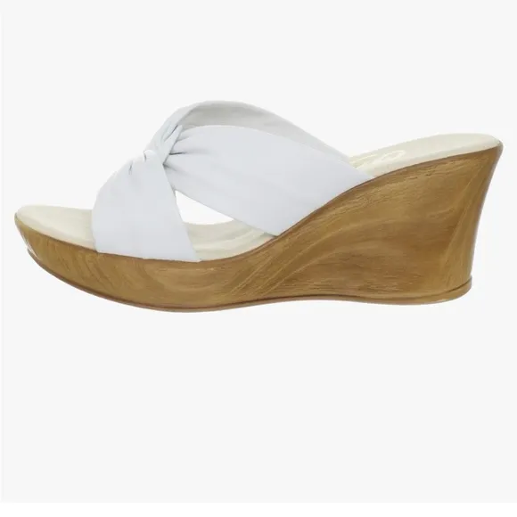 New Onex puffy wedge White wooden Sandals size 7
