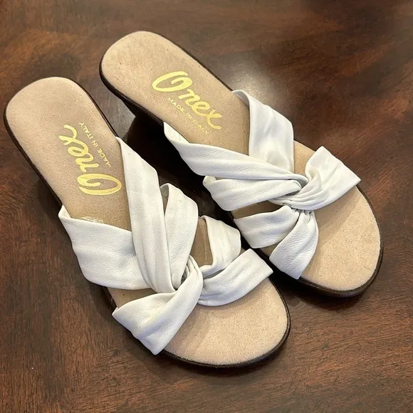 New Onex puffy wedge White wooden Sandals size 7
