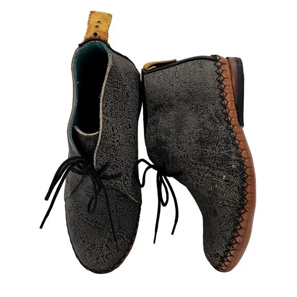 NEW Pskaufman Twisted Classics Womens 7 Black Gray Leather Moccasin Chukka Boots