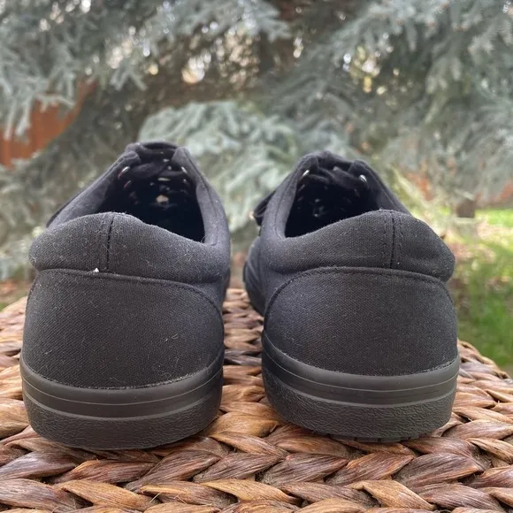 NEW Skechers Black Canvas Lace-up Low Top Slip Resistant Work Service Sneakers
