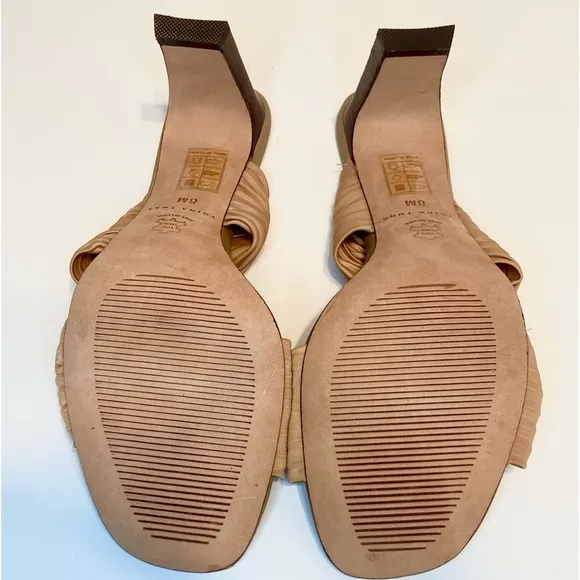 New Trina Turk Meadows Tan Mule Sandals Size 8