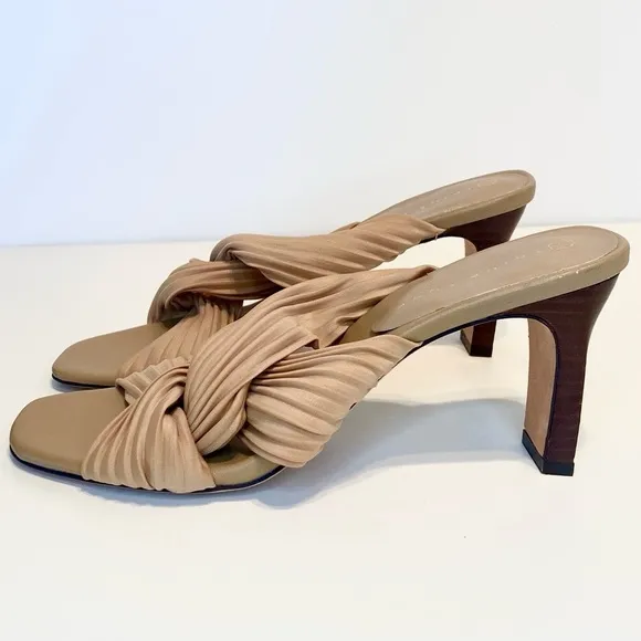 New Trina Turk Meadows Tan Mule Sandals Size 8