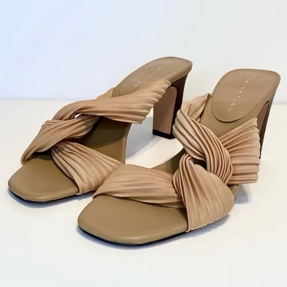 New Trina Turk Meadows Tan Mule Sandals Size 8