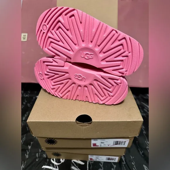 New UGG Classic Short II Pink Toddlers Boots