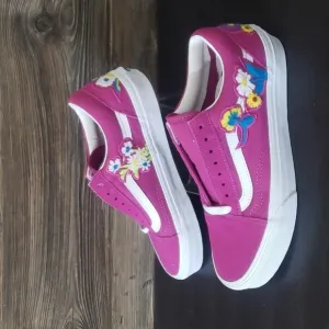 New Vans Old Skool Floral Chenille Fuchsia Pink White Sneakers