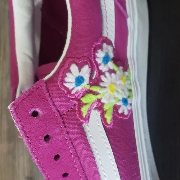 New Vans Old Skool Floral Chenille Fuchsia Pink White Sneakers