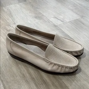 NEW Women’s SAS Savvy Leather Slip On Loafers