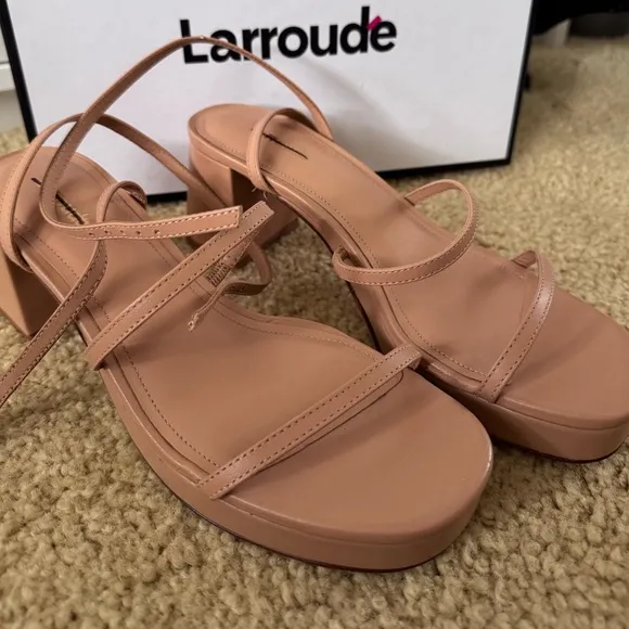 NEW‼️Larroude Gio Leather Strappy Sandals, Kid Skin Tan, Sz. 7.5 M