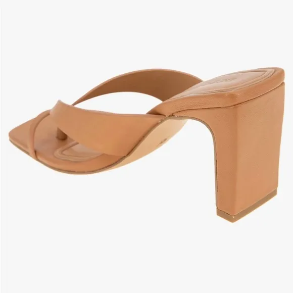 NIB BCBGeneration Leather Flian Toe Ring Tan Heel Sandals sz 11