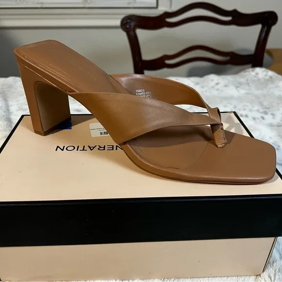 NIB BCBGeneration Leather Flian Toe Ring Tan Heel Sandals sz 11