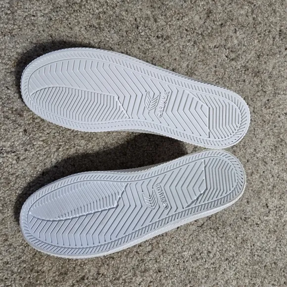 NIB Cariuma OCA Low Off-White Canvas Sneakers