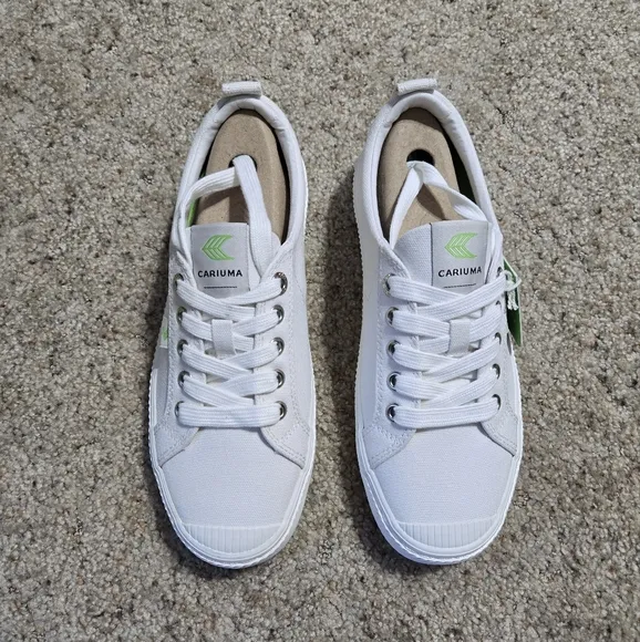 NIB Cariuma OCA Low Off-White Canvas Sneakers