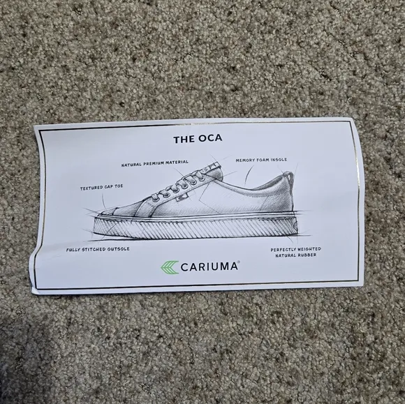 NIB Cariuma OCA Low Off-White Canvas Sneakers