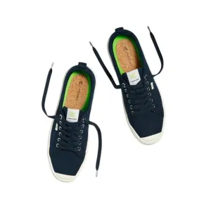 NIB! Cariuma's OCA Low Canvas Sneakers in Navy  - Size 7.5