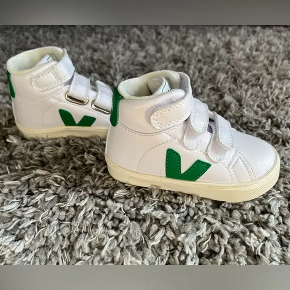 NIB - Veja Esplar High Top Sneakers in Green/White (US 6.5)