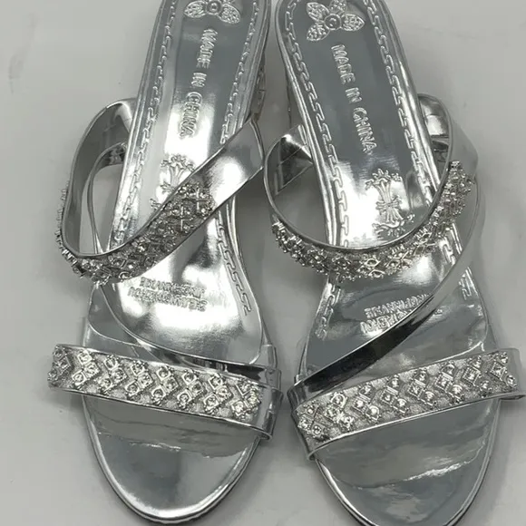 NIB women’s silver strappy sandals, size 9