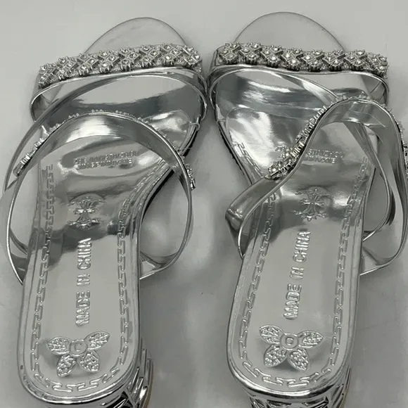 NIB women’s silver strappy sandals, size 9