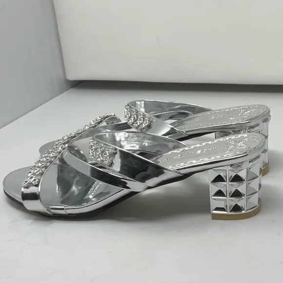 NIB women’s silver strappy sandals, size 9