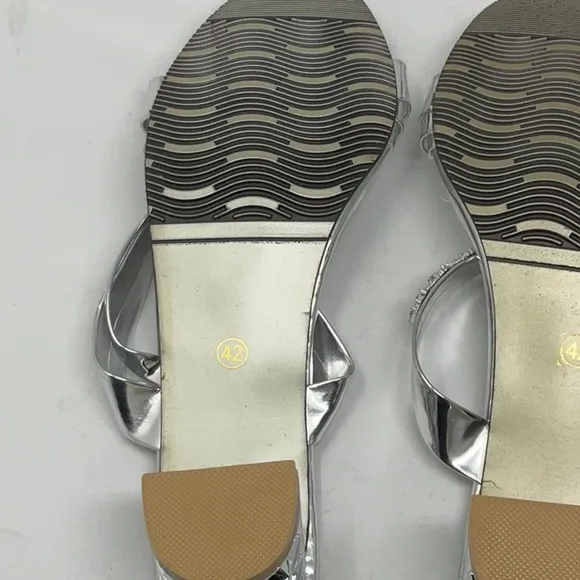 NIB women’s silver strappy sandals, size 9