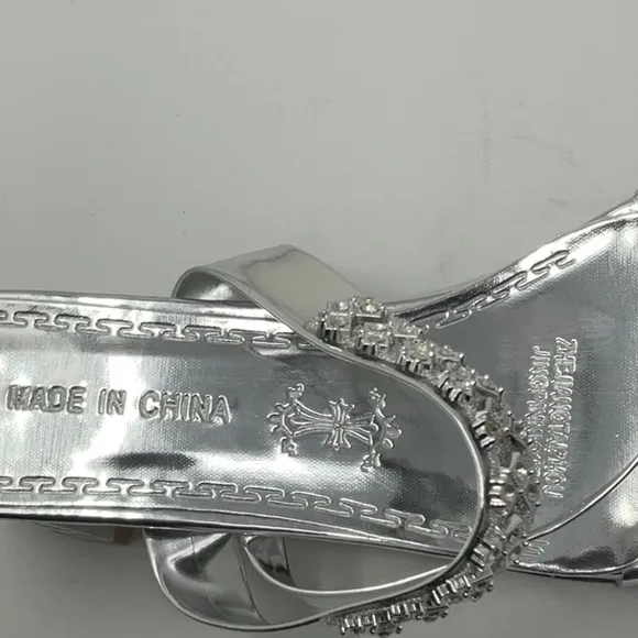 NIB women’s silver strappy sandals, size 9