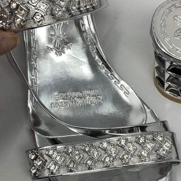 NIB women’s silver strappy sandals, size 9