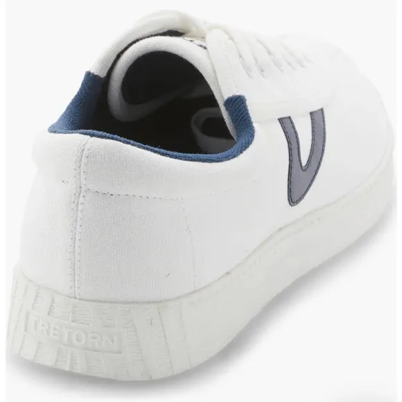 NIB Women’s Tretorn Size 9 Navy Lace-Up Canvas Sneakers