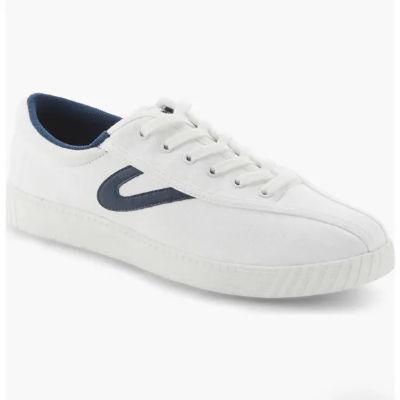 NIB Women’s Tretorn Size 9 Navy Lace-Up Canvas Sneakers