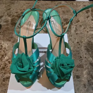 Nicholas Kirkwood Elegant Green Strappy Sandals