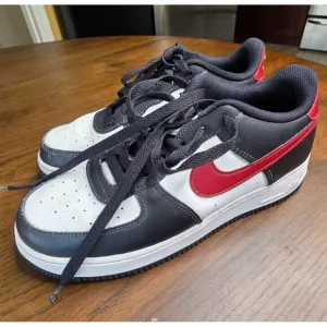 Nike Air Force 1 Low Black White Red Sneakers Mens Size 7Y Leather Classic Style