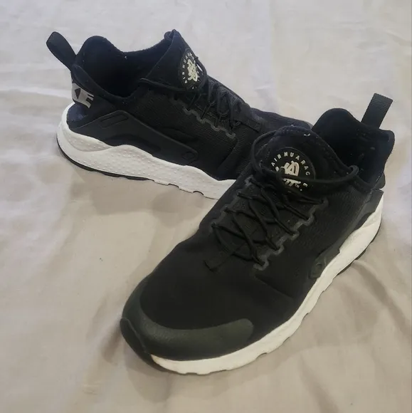 Nike Air Huarache Run Black and White Sneakers Sz 6.5
