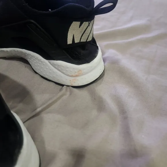 Nike Air Huarache Run Black and White Sneakers Sz 6.5