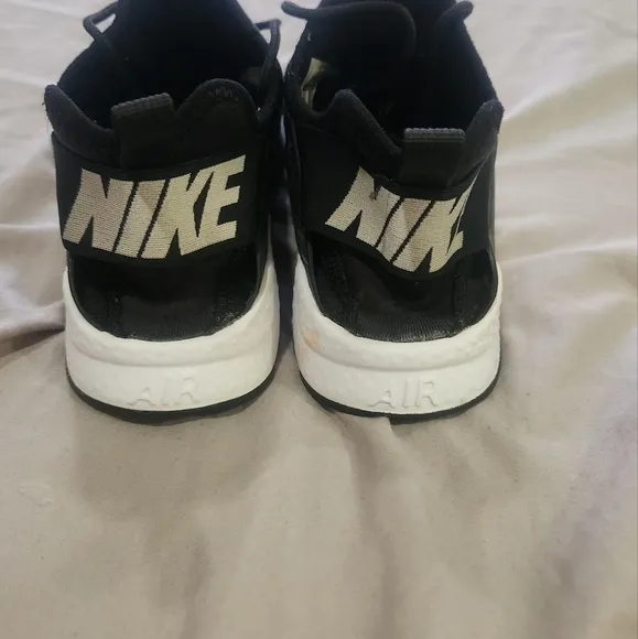 Nike Air Huarache Run Black and White Sneakers Sz 6.5