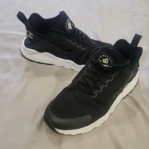 Nike Air Huarache Run Black and White Sneakers Sz 6.5