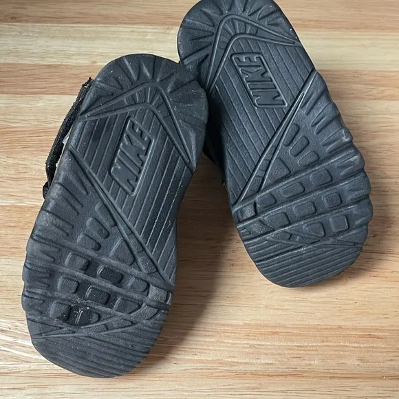 Nike Air Raid Peace Child Shoe